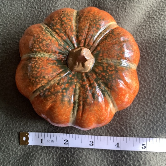 Set of 2 orange ceramic pumpkins.  Approximately 5” across and 3 1/2” tall. - Picture 7 of 9